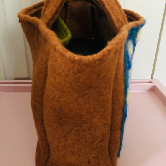 Wool felted handbag / briefcase/ satchel with Wool art design on one side. - Picture 4 of 4